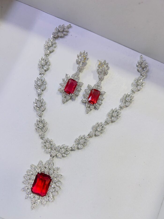 Indian Diamond Cut Necklace with Earrings - Image 4