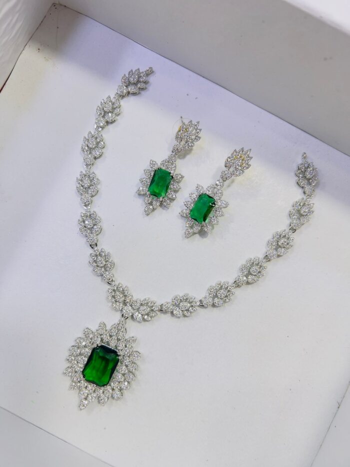 Indian Diamond Cut Necklace with Earrings - Image 6